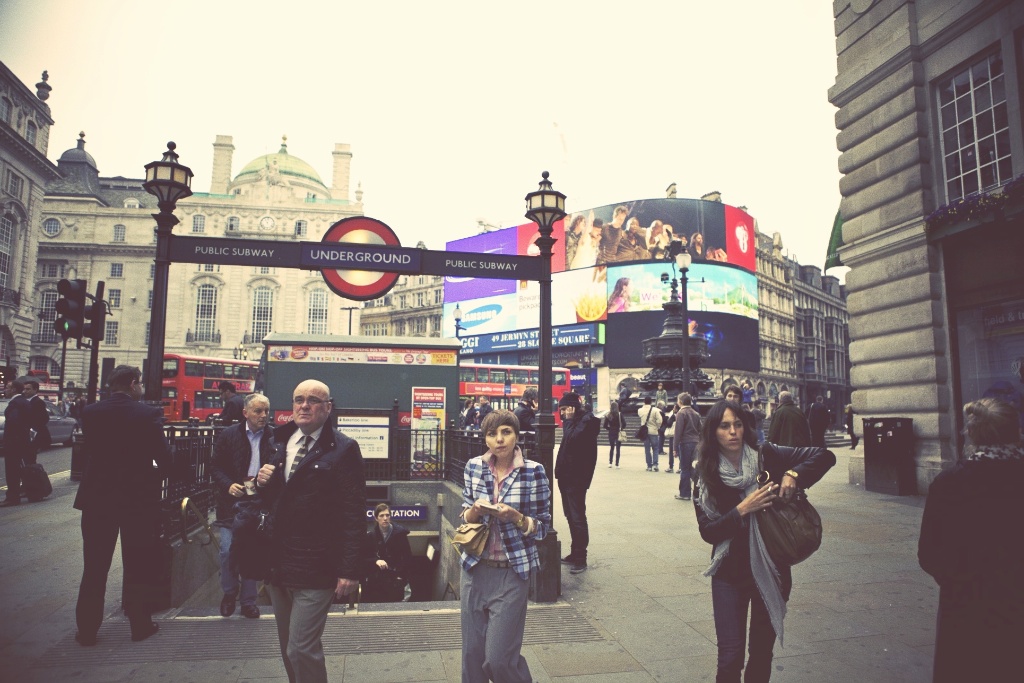 picadilly-circus_effected