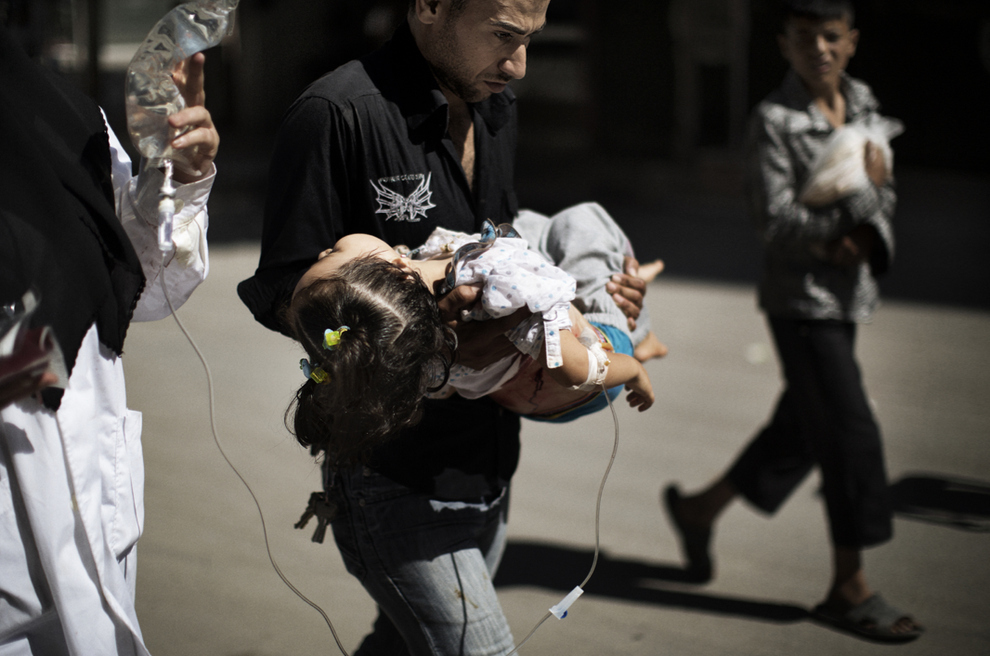 The father saving his daughter's life in Syria